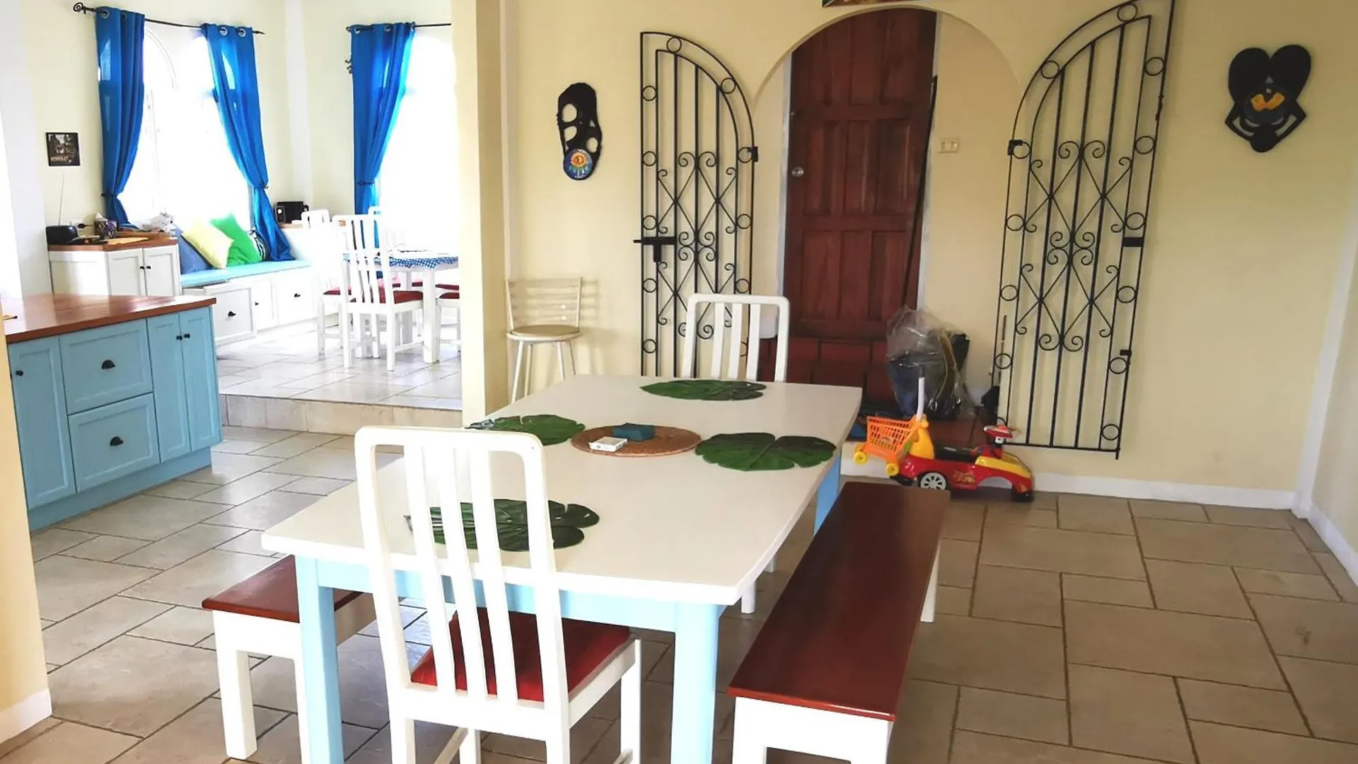 Villa Casa Clara - A Bright & Spacious Holiday Retreat Scarborough